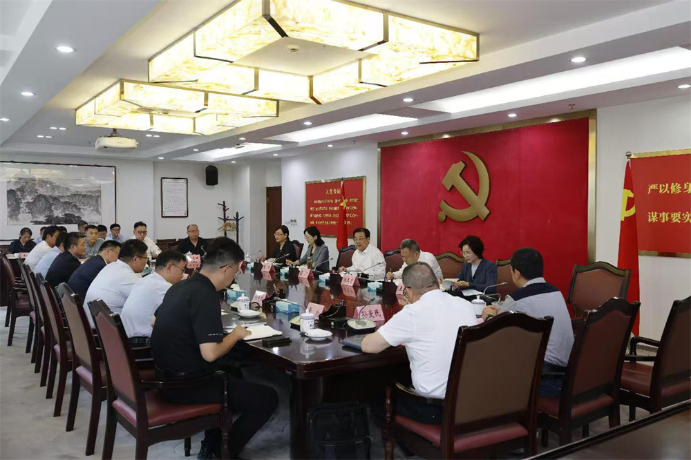 市委书记袁方主持召开科技工作者座谈会